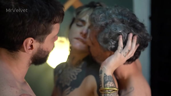 Download Video - Dread Hot gostosa sendo fodida por dois machos pauzudos &sol; V&iacute;deo completo no XvideoRed ou Sheer