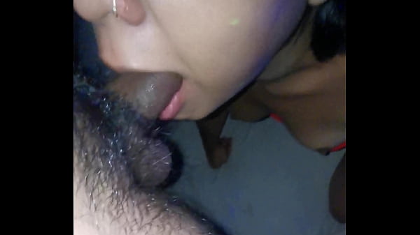 Download Video - Hermosa joven llega a casa