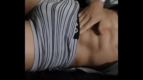 Mostrando a rola gostosa