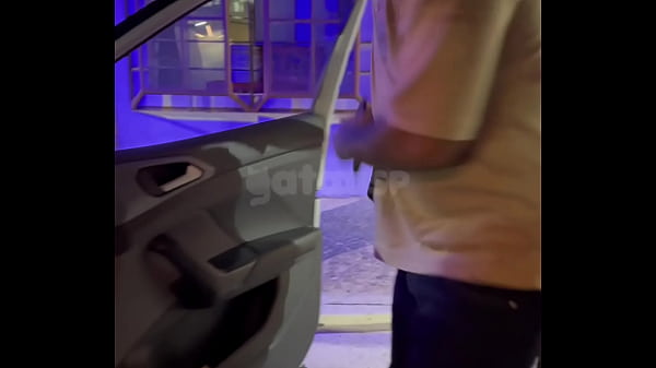 Download Video - Sa&iacute; com um gatinho sem o corno em um barzinho na minha cidade&comma; aprontamos no bar&comma; fizemos um dogging safado depois levei-o pra minha casa &vert; COMPLETO NO RED