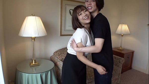 The highest peak H cup big breasts wife (27 years old) Nasty cheating wife loves handsome dicks. With a jubu wet raw pussy, crotch on the cock and let the milk slurp and continue to live! Massive ejaculation to an unequaled wife who invites vaginal cum sh