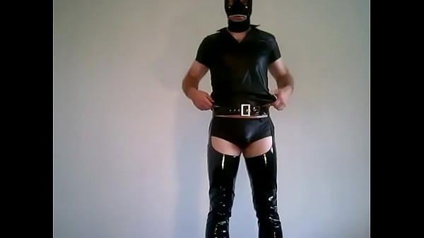 Erik in Chaps und Hotpants
