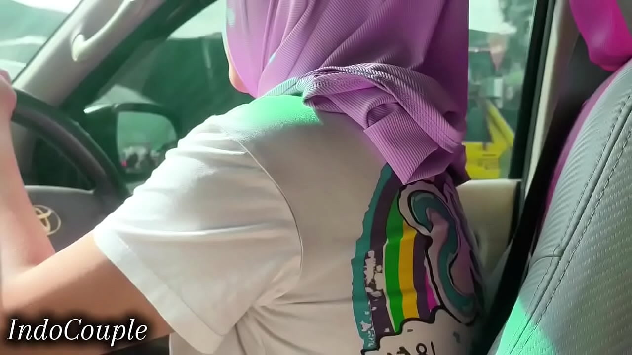Video viral istri Muslimah Indonesia berhijab mengemudi sambil menghisap penis pacarnya