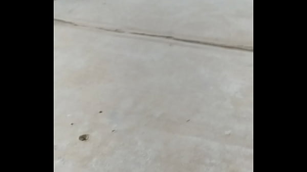 Gordinho comendo manequin de jeito