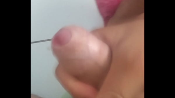 Batendo punheta com fimose