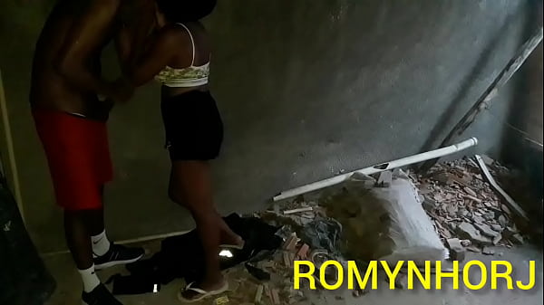 MORENO DA FAVELA DO RIO DE JANEIRO WAS HIKING, AND FOUND A NAUGHTY WHO LOVES TO FUDER IN THE STREET