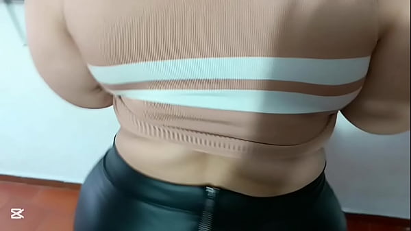 Download Video - Huy hermanastra que hermosa estas&excl; que culazo el que tienes&comma; dejame ver por debajo de la falda ese rico co&ntilde;o