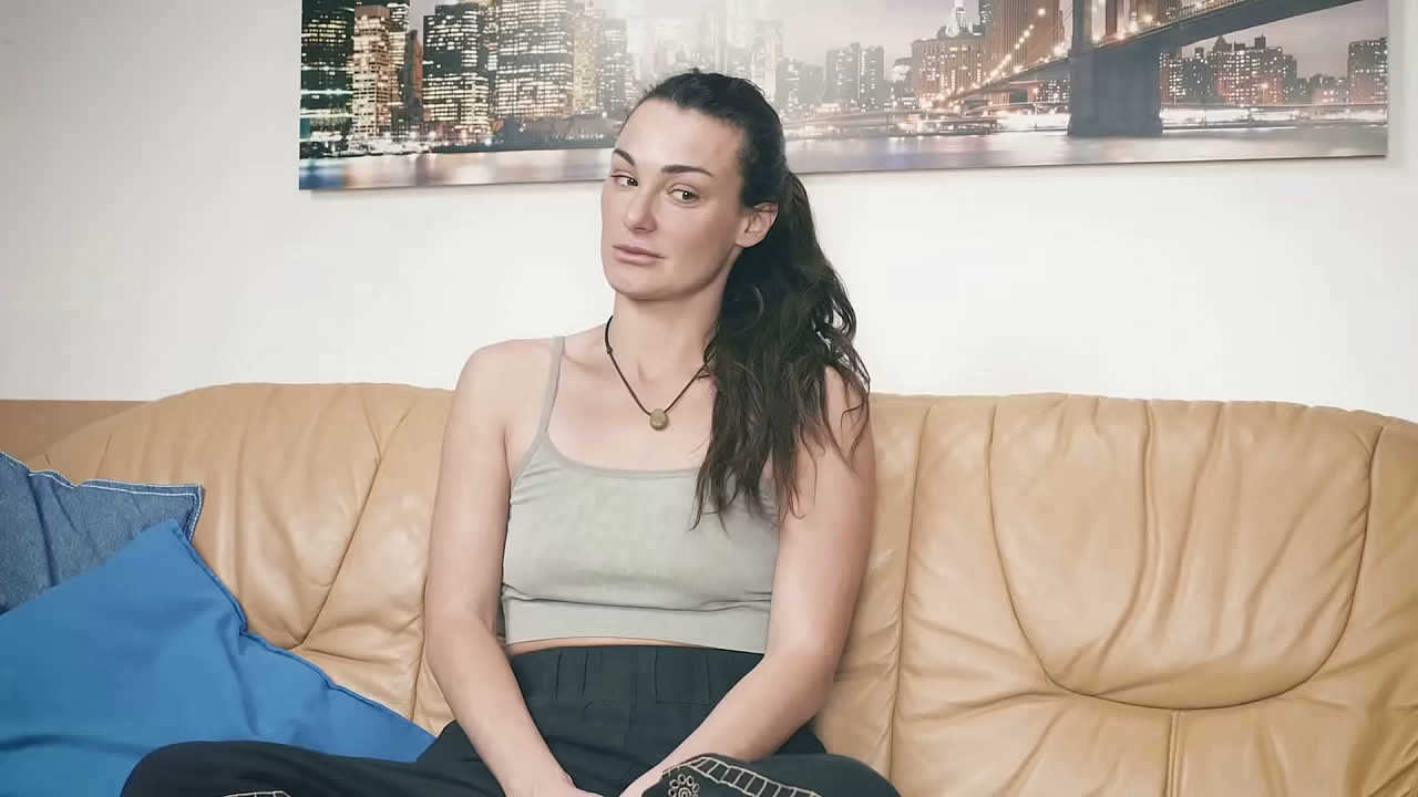 Tanya is a former catwalk model and today she'_s on our couch for a casting