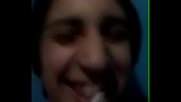 Un boludo 'comiendo' leche