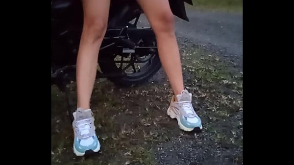 ense&ntilde;ando sus tetas y co&ntilde;o en publico