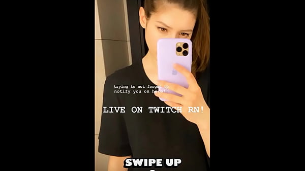 Aloona Larionova Essaie De Ne Pas Jouir De Défi