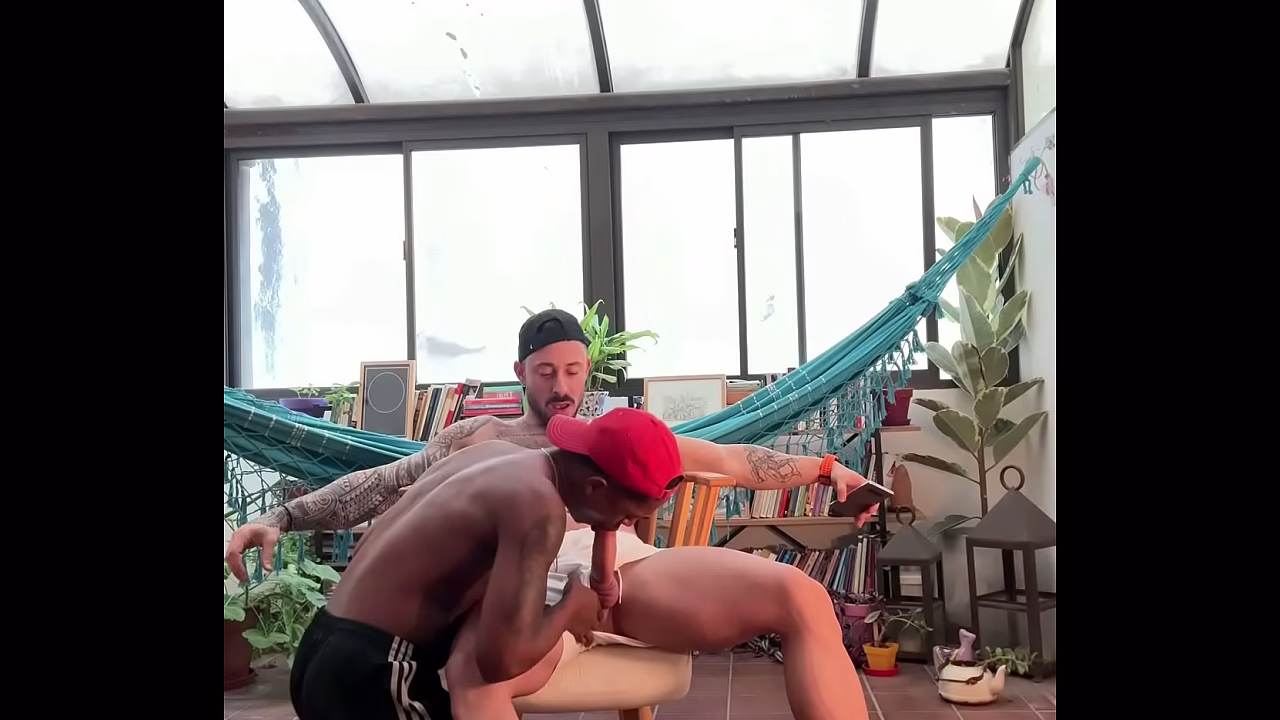 GRINGO PAUZUDO SOCANDO FORTE EM NEG&Atilde_O DOTADO