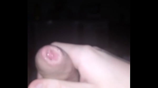 Novinho gozando na camera