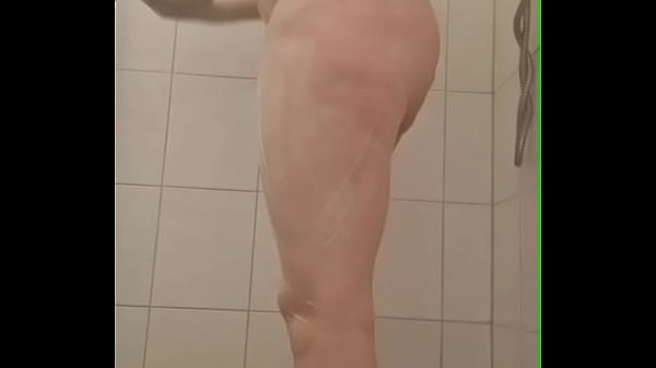Quaroes Shaves Her Pussy and Cums Hard with a Showerhead in Steamy Bliss