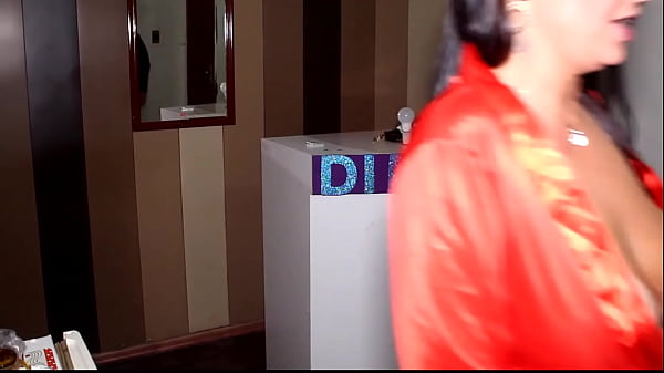 Garota de programa trepa no pelo com cliente e ...