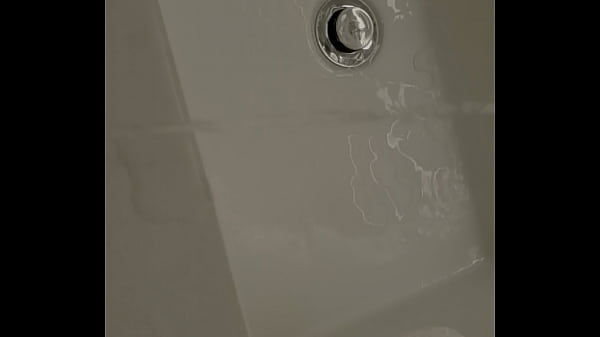 Download Video - Peeing in the hotel sink&excl;