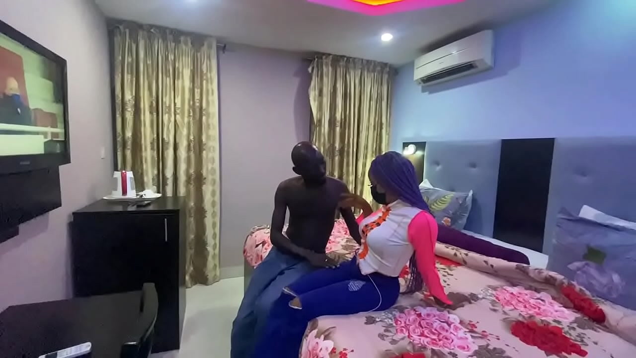 Un anciano ordena a una pequeña prostituta ir a la habitación del hotel para echar un buen polvo
                    black petite mature hotel raw husband small tits africa nigeria black cock muchos negros