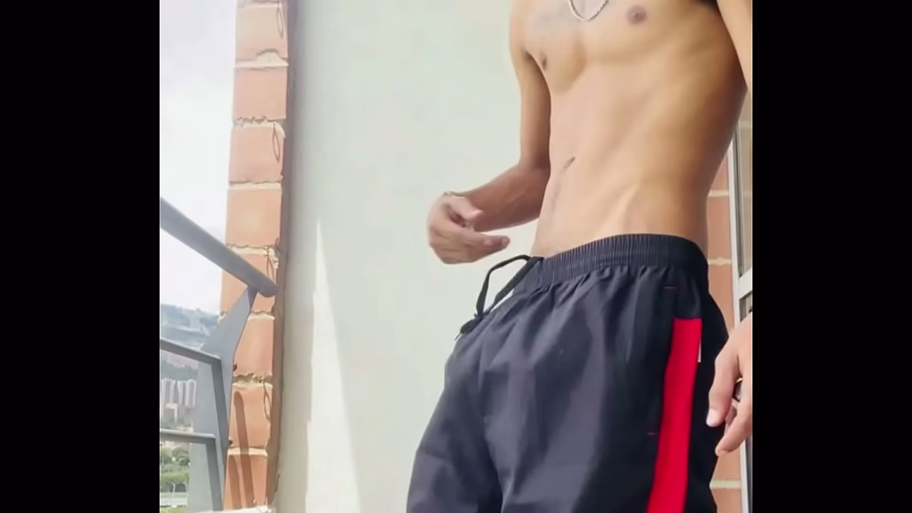 disfrutando de la verga del moreno latino