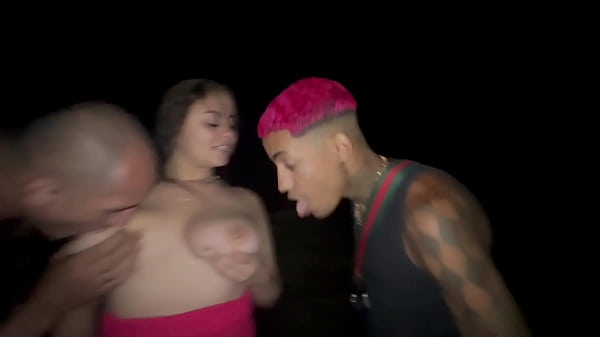 Download Video - Eu e meus amigos fizemos uma Putaria no meio da rua com a gostosa dos peitos ela saiu cheio de leite na cara