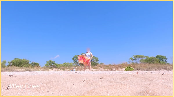 Wifey fully nude at the beach showing everyone