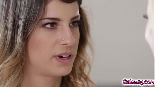 Alexa Grace and Kristen Scott tribbing until they extract