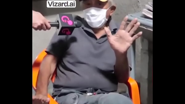 La dura realidad de un vendedor de periódicos #esfuerzo #chiclenoticias #historia #elchicletv #trabajo #sacrificio #atre ...