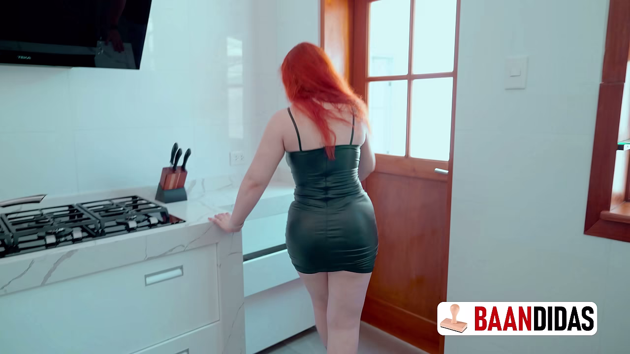 agente inmobiliaria puta follando con su cliente en el ba&ntilde_o