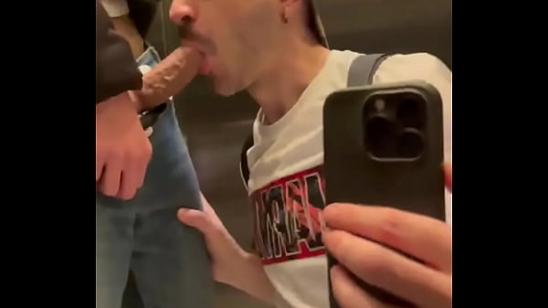 Blowjob in the elevator
