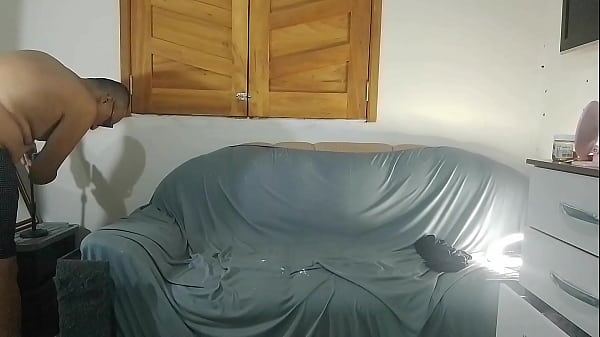 Vivi Guedez – window – quickly contacted her friend to report the incident, determined to let it go.