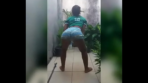 thumb young tail dancing