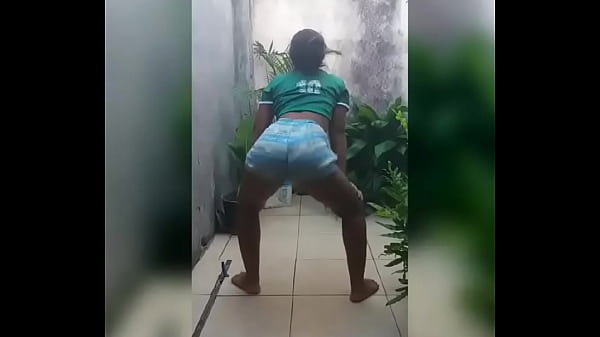 thumb young tail dancing