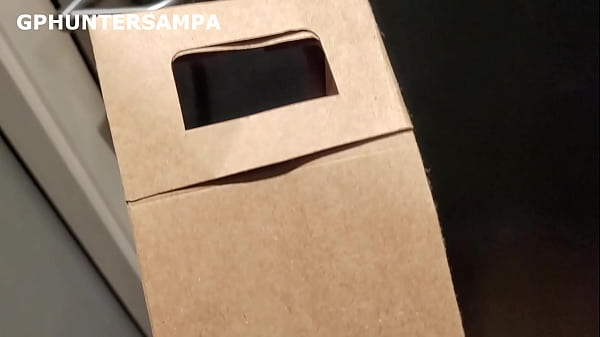 Entregador faz anal loira linda na hora da entrega goza no cuzinho dela - POV