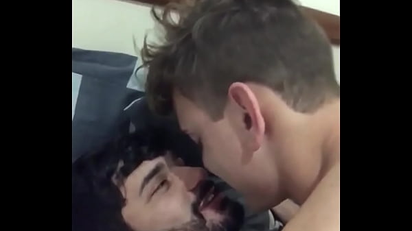 Download Video - Marcos Goiano  e Felipe Ruivo aos Beijos quentes