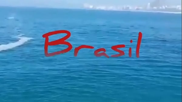 Homem negro e peludo com uma africana linda rasgando seu belo cuzinho sem camisinha