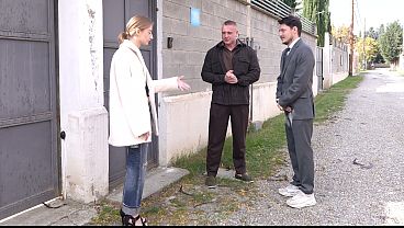 Realtor fucks hot client hard while showing her the house