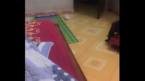 Download Video - Ph&acirc;̀n ti&ecirc;́p của vợ ch&ocirc;̀ng &dstrok;ang nghịch nhau bị con b&abreve;́t g&abreve;̣p &lpar;3&rpar;