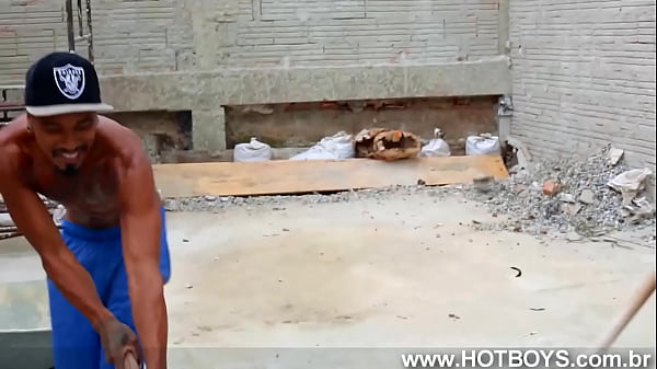 Download Video - Penetrando um cuzinho apertado na obra