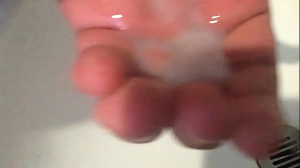 Venida en mi mano en el baño