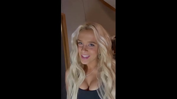 Une Étudiante En Chaleur Se Baise Avec De Nouveaux Jouets