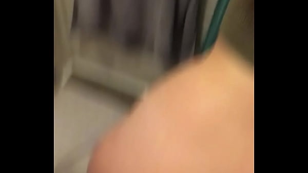 Cumshot on a big jiggly ass