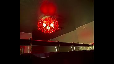 うっかり潮吹きしてしまったので、ベッドシーツを洗わなければなりませんでした