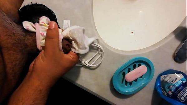 Download Video - Las tanguitas usadas de la putita de mi cu&ntilde;ada