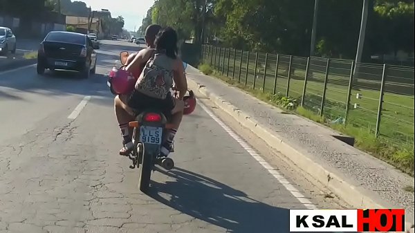 Download Video - Entramos na comunidade pra visitar um amigo e fizemos muita putaria e varios videos - Videos completos no RED