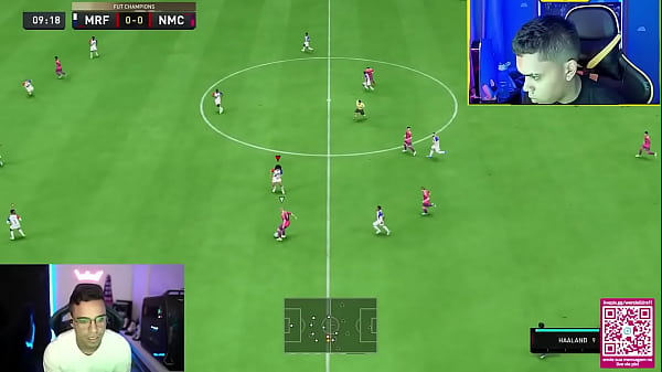 streamer de fifa socando a bola pra dentro do sem dedo