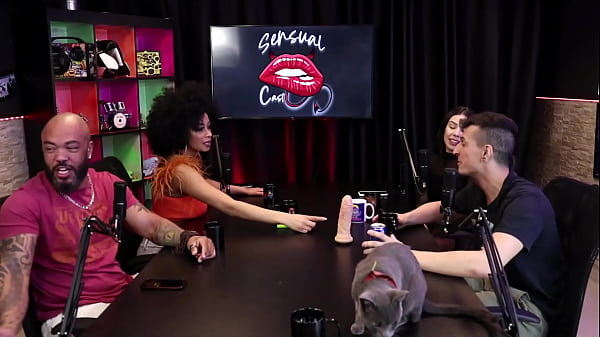 Pedro talks about Playboy and Santa Caliente when the hot black woman is scared by the black Top Delícia dick - Dieni Gaúcha and Pedro Albuquerque