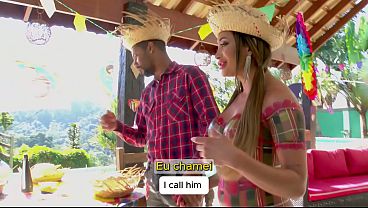 Arrai&aacute; Brasileirinhasでの二穴挿入によるセックスカントリーパーティー
