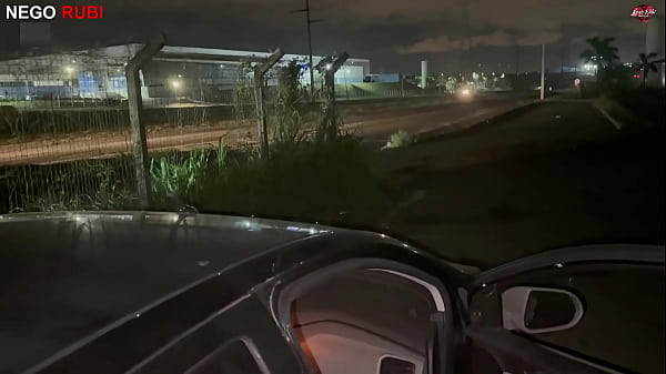 PAOLLA HOTWIFE Fucking a huge cock in the cuckold's car