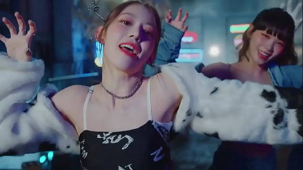 LE SSERAFIM / ANTIFRAGILE - OFFICIAL [MV]