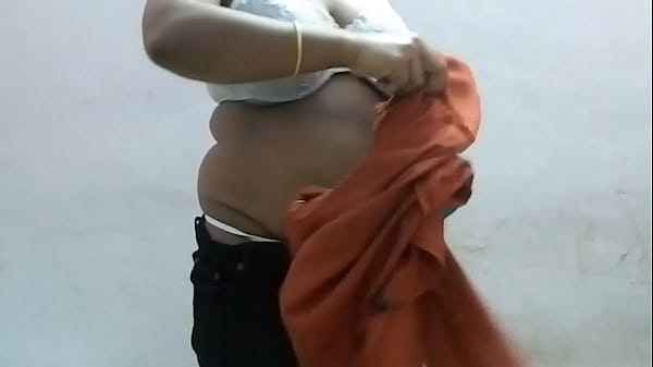 Mallu aunty showing her new bra and thong.MOV