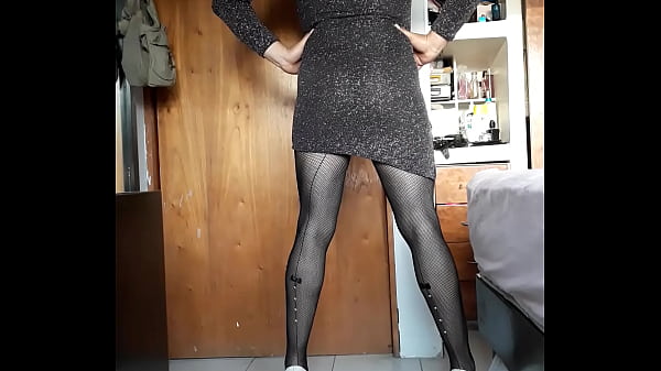 我的新亮片连衣裙看起来很漂亮